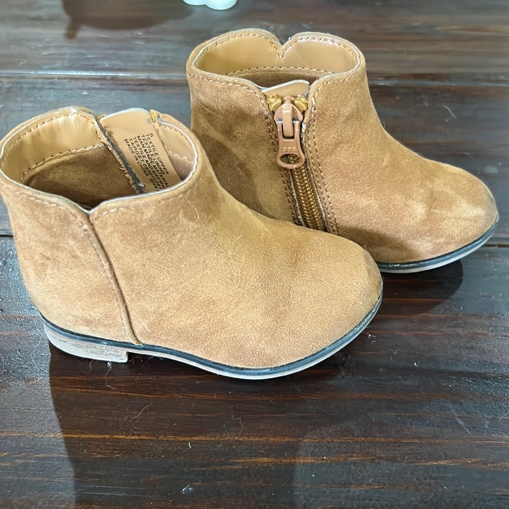 Brown sz 5 zip up booties